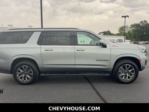 Used 2024 Chevrolet Suburban Z71 w/ Luxury Package AWD/4WD image 2