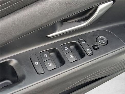 Used 2021 Hyundai Elantra SEL w/ Convenience + Premium Package image 12