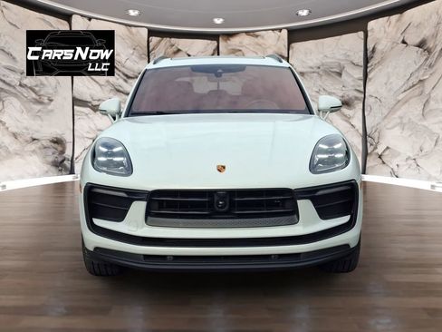 Used 2023 Porsche Macan AWD/4WD image 2