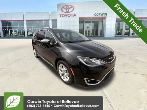 Used 2020 Chrysler Pacifica Limited image 1