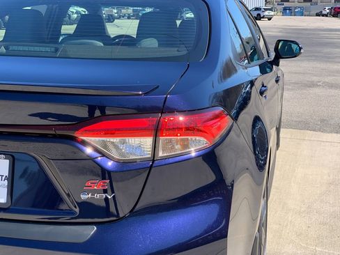 Used 2025 Toyota Corolla SE w/ SE Premium Package image 35