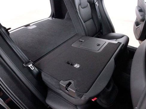 Certified 2025 Volvo XC60 B5 Plus AWD/4WD image 45