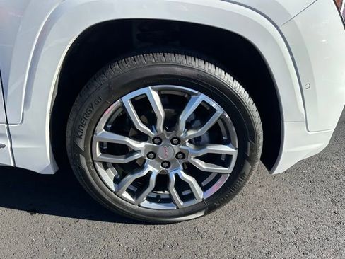 Used 2024 GMC Terrain Denali w/ Denali Premium Package image 15