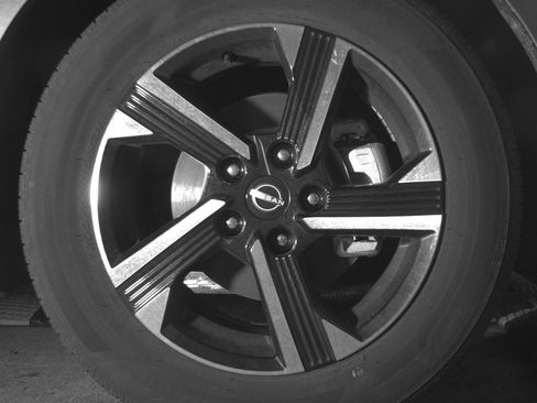 Used 2025 Nissan Sentra SV FWD image 13