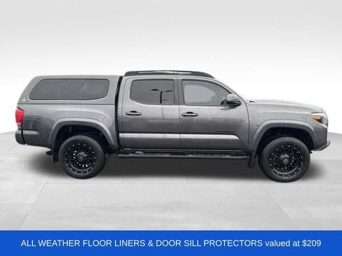 Used 2017 Toyota Tacoma TRD Sport w/ Tow Package image 8