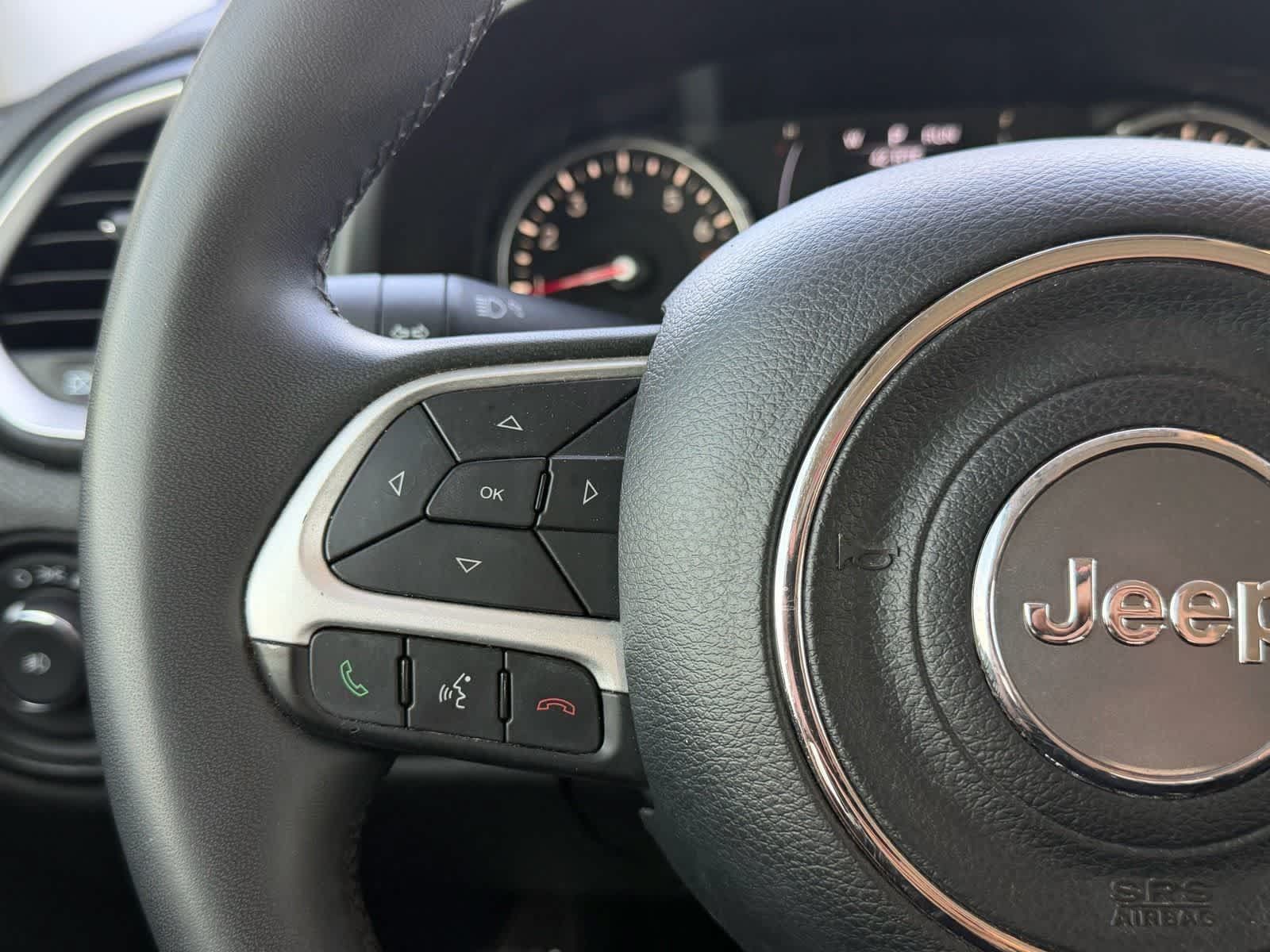 Used 2020 Jeep Renegade Latitude FWD image 24