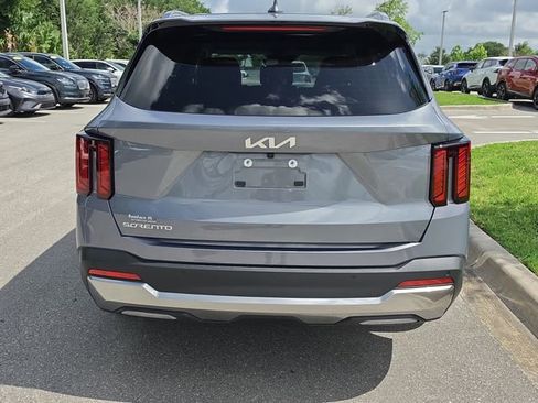 Certified 2025 Kia Sorento S FWD image 4