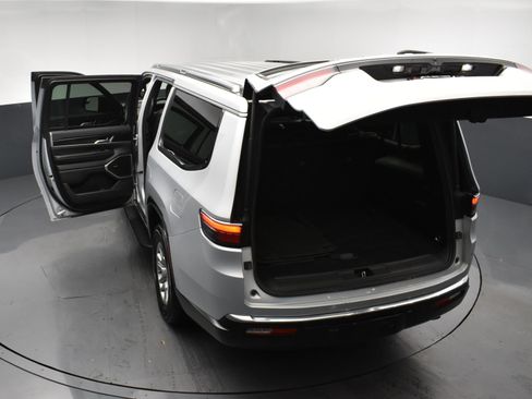 Used 2024 Jeep Wagoneer L 4WD image 29