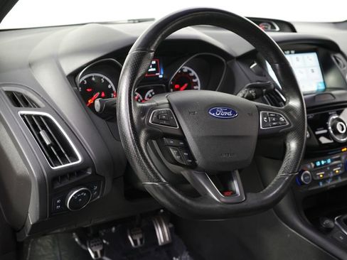 Used 2018 Ford Focus ST w/ Equipment Group 401A FWD image 11