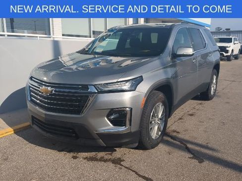 Used 2023 Chevrolet Traverse LT FWD image 1