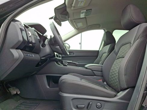 Certified 2025 Nissan Pathfinder SV image 13