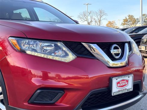 Used 2015 Nissan Rogue SV image 3