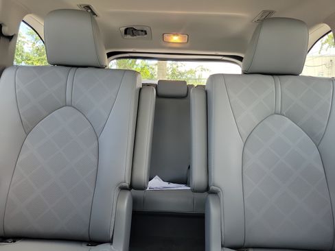 Certified 2024 Toyota Highlander Platinum FWD image 21