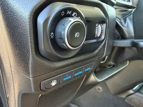 Used 2024 Jeep Wrangler Unlimited w/ Convenience Group AWD/4WD image 26