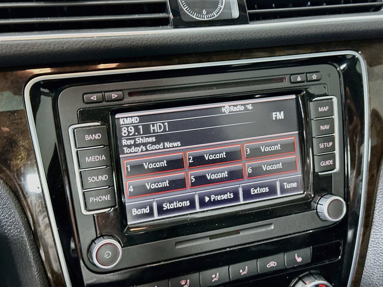 Used 2015 Volkswagen Passat TDI SEL Premium FWD image 15