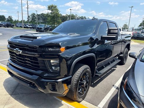 Used 2025 Chevrolet Silverado 2500 Custom w/ Custom Value Package RWD image 2