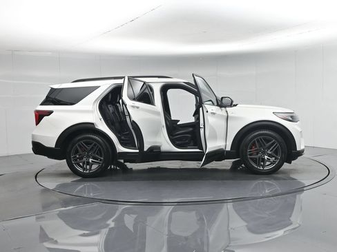 Certified 2025 Ford Explorer ST-Line w/ Premium Package RWD image 5