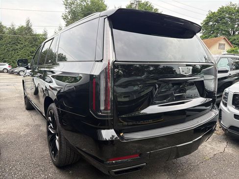 Used 2025 Cadillac Escalade ESV Sport Platinum w/ LPO, ONYX Package AWD/4WD image 13
