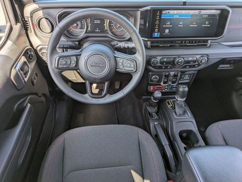 Used 2025 Jeep Wrangler Unlimited Rubicon image 25