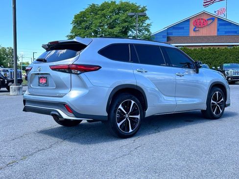 Used 2021 Toyota Highlander XSE AWD/4WD image 11