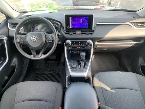 Used 2025 Toyota RAV4 XLE AWD/4WD image 16