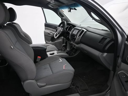 Used 2015 Toyota Tacoma 4x4 Access Cab V6 w/ TRD Sport Package image 17