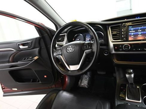 Used 2014 Toyota Highlander Limited AWD/4WD image 32
