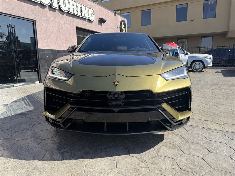 Used 2024 Lamborghini Urus Performante AWD/4WD image 3
