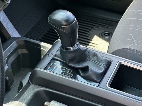Used 2022 Toyota Tacoma SR5 RWD image 18