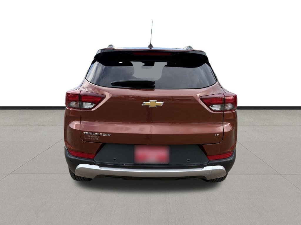 Used 2021 Chevrolet TrailBlazer LT w/ Convenience Package FWD image 4