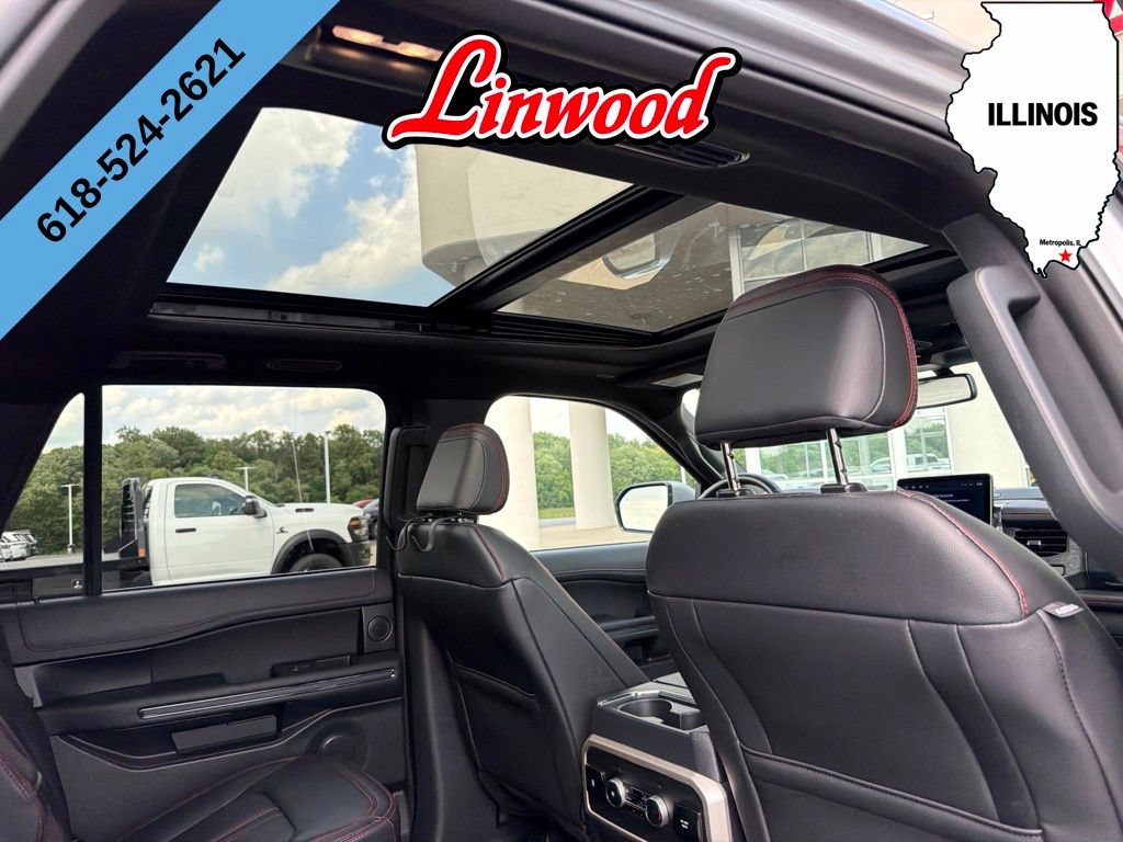 Used 2024 Ford Expedition Limited AWD/4WD image 3