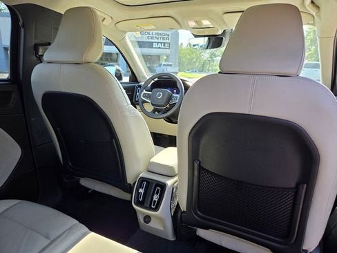 Used 2023 Volvo XC40 B4 Ultimate FWD image 19
