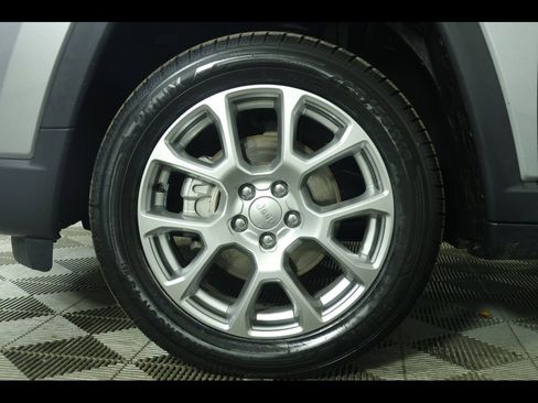 Used 2022 Jeep Compass Latitude image 11