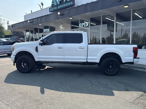 Used 2020 Ford F350 Platinum AWD/4WD image 4