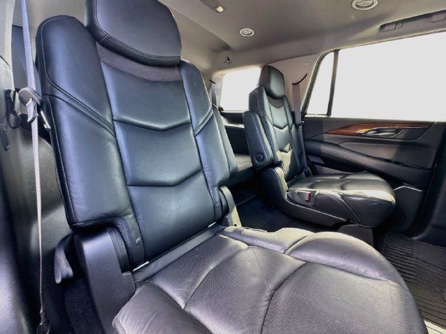 Used 2017 Cadillac Escalade Luxury AWD/4WD image 29