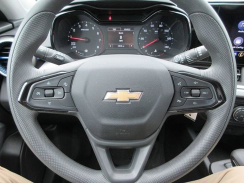 Certified 2025 Chevrolet Trax LS w/ LS Convenience Package FWD image 22