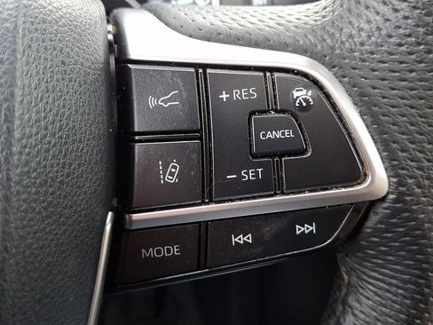 Used 2023 Toyota Sienna Limited image 25