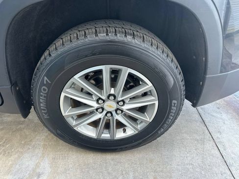 Used 2023 Chevrolet Traverse LT FWD image 16