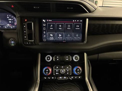 Used 2024 GMC Yukon XL Denali w/ Advanced Technology Package AWD/4WD image 19