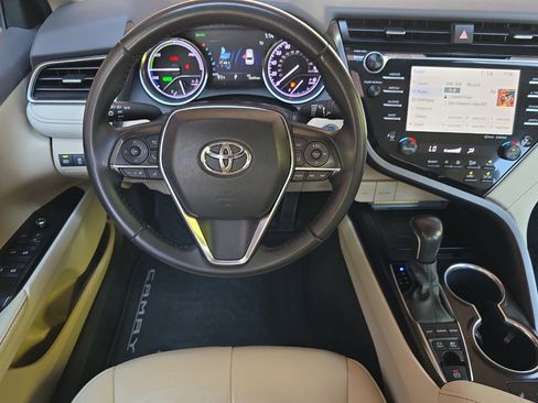 Used 2020 Toyota Camry XLE image 13