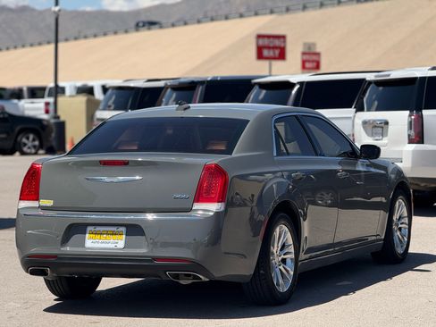 Used 2018 Chrysler 300 Touring L image 7