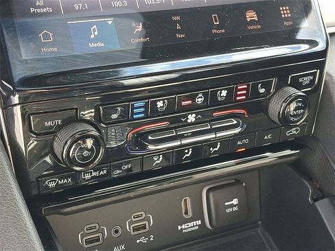 Used 2023 Jeep Grand Cherokee 4WD 4xe w/ Luxury Tech Group II image 17