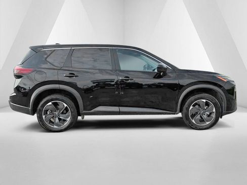 Used 2025 Nissan Rogue SV FWD image 8