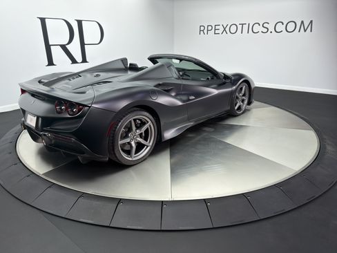 Used 2021 Ferrari F8 Tributo RWD image 9