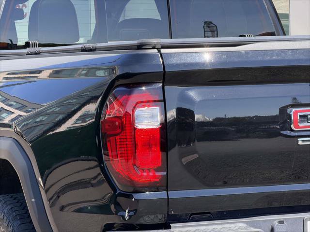 Used 2024 GMC Canyon AT4 w/ AT4 Premium Package AWD/4WD image 13