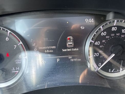 Used 2023 Toyota Highlander XLE FWD image 11