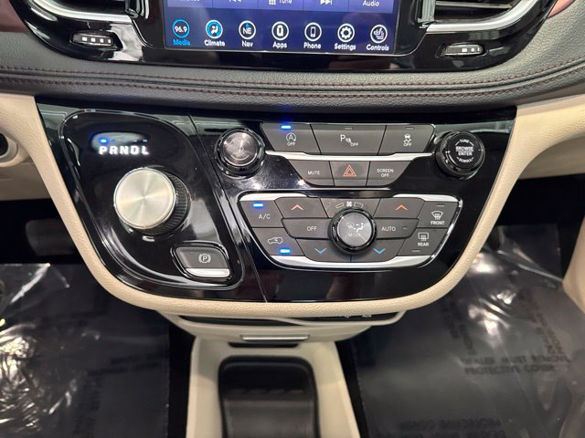 Used 2020 Chrysler Pacifica Limited FWD image 9