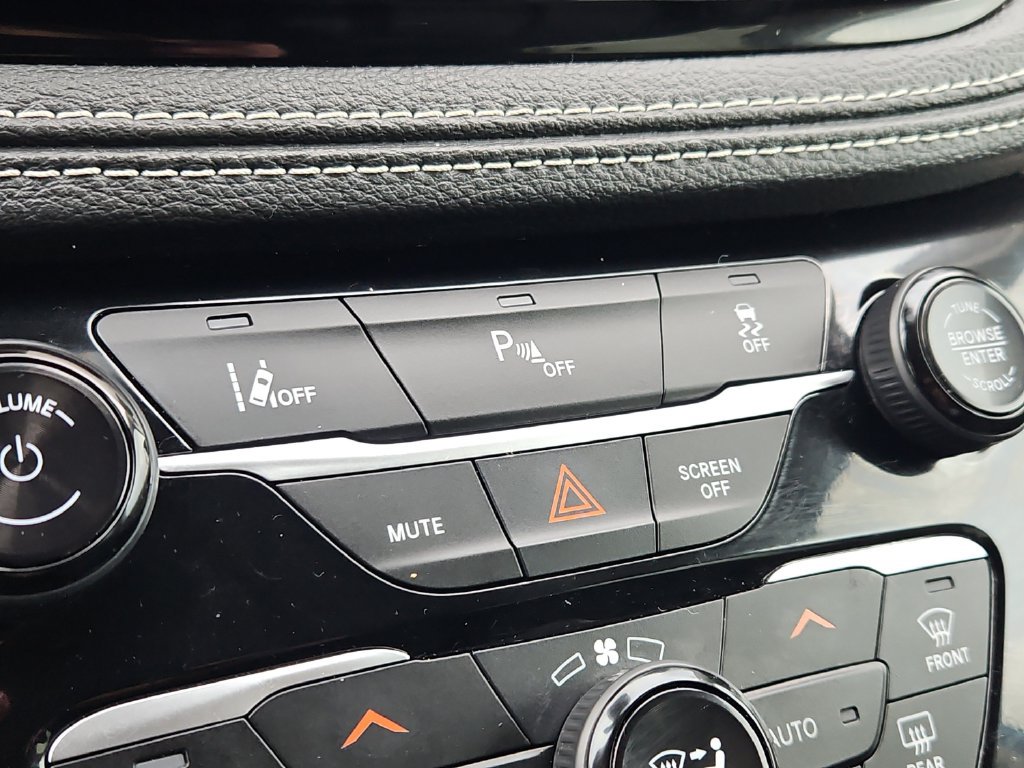 Used 2024 Chrysler Pacifica Limited FWD image 17