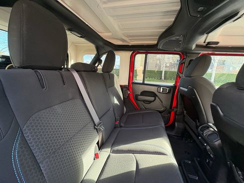 Used 2025 Jeep Wrangler Rubicon w/ Safety Group image 28