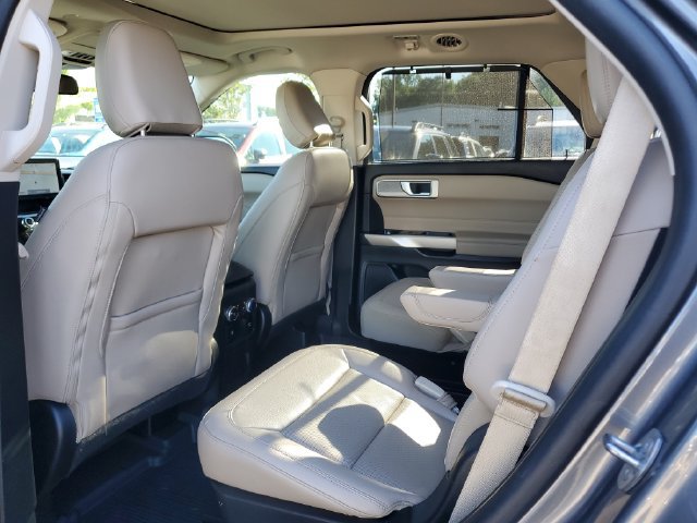 Used 2022 Ford Explorer Limited w/ Equipment Group 301A AWD/4WD image 14
